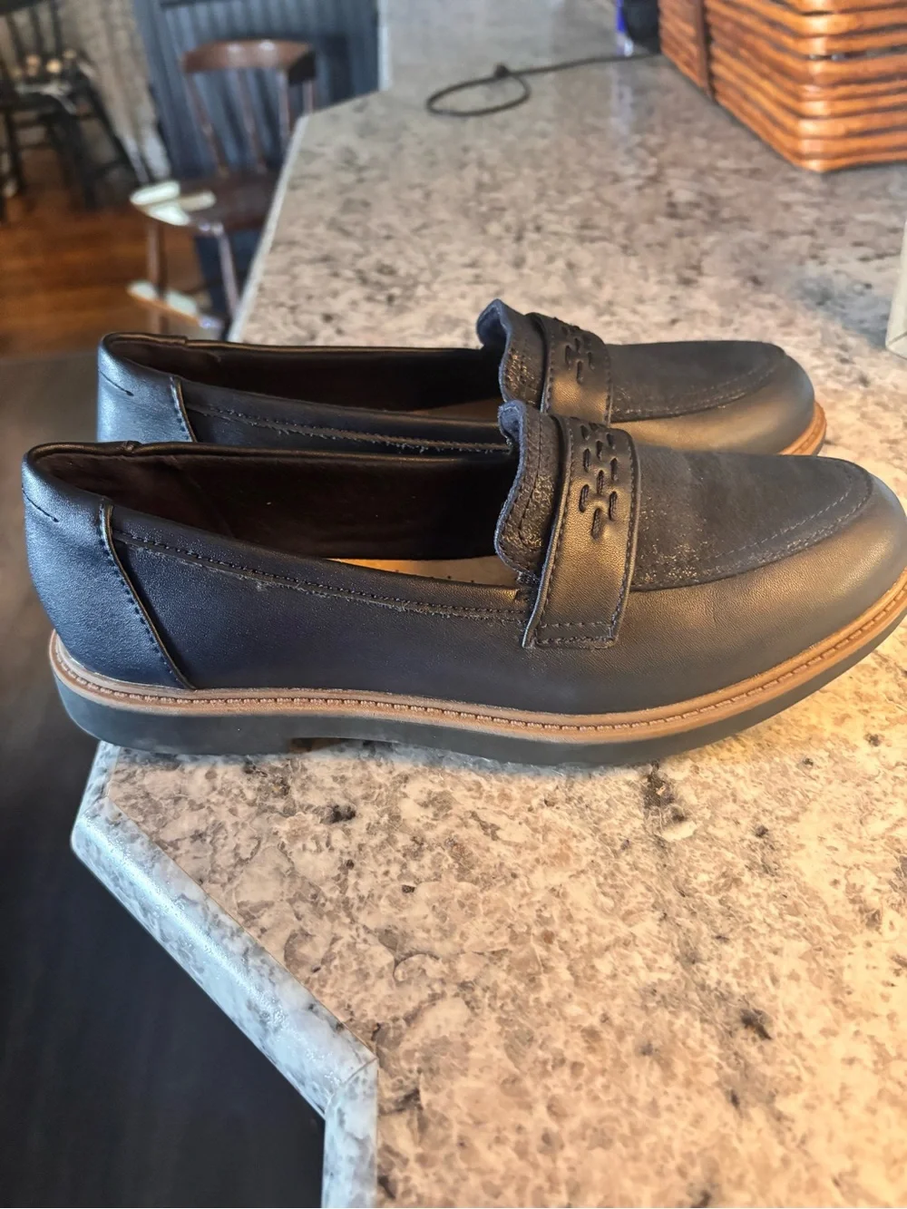 Clarks Collection women’s navy  Slip-On Loafers in size 6